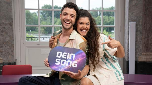 Moderator und Sänger Luca Hänni und TikTokerin und Moderatorin Jeannie Wagner freuen sich auf die 17. Staffel von "Dein Song"