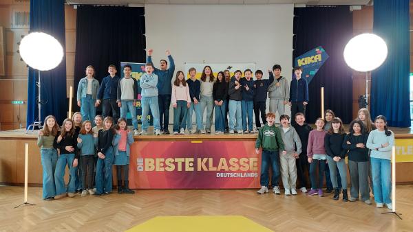 Klasse 6B des Leibniz-Montessori-Gymnasiums aus Düsseldorf | Rechte: Bavaria Entertainment