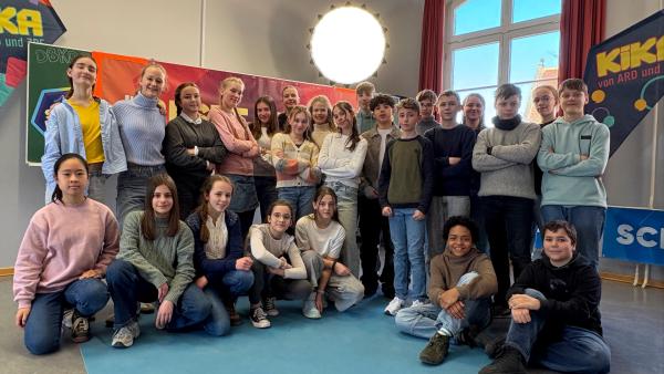 Klasse 7L2 des Evangelischen Ratsgymnasiums aus Erfurt | Rechte: Bavaria Entertainment