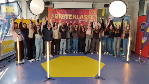 Klasse 7A2 des Robert-Schuman-Gymnasiums aus Saarlouis  | Rechte: Bavaria Entertainment