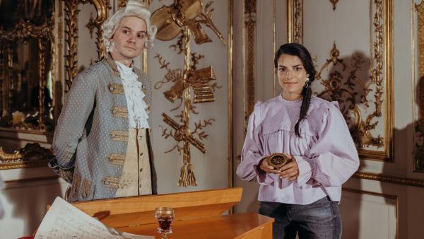 Promi-Reporterin Clarissa trifft am 26. Januar den berühmten Komponisten Wolfgang Amadeus Mozart. (Tilman Pörzgen) | Rechte: ©WDR/Sabine Finger
