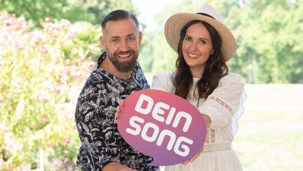 Die „Dein Song“-Moderatoren der 12. Staffel: Bürger Lars Dietrich und Johanna Klum