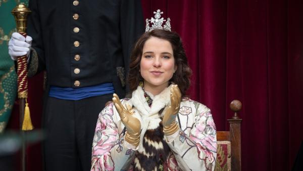 Die deutsche Schauspielerin Leonie Brill spielt die Prinzessin in der deutsch-tschechischen Märchenproduktion „Als ein Stern vom Himmel fiel“ von KiKA und dem öffentlich-rechtlichen Sender Česká televize (CZTV).