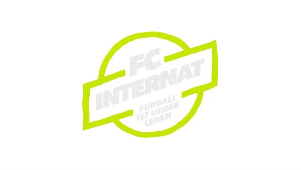 Grüne Umrandung um den grauen Schriftzug: FC Internat - Fußball ist unser Leben.