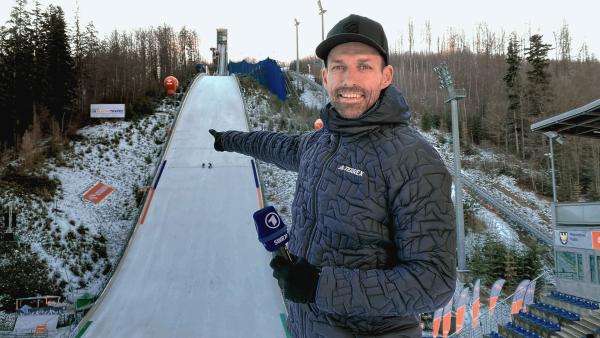 Maxi (13) wird einen spannenden Tag mit Sven Hannawald direkt an der Schanze erleben. | Rechte: ARD