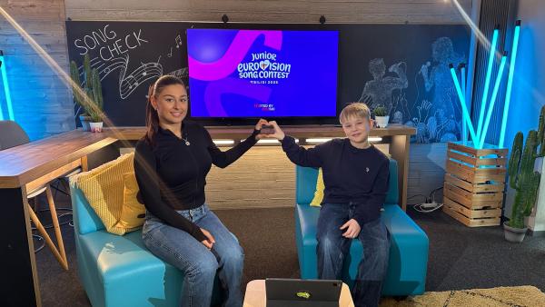 Susan und Bjarne kommentieren ausgewählte Songs des diesjährigen JESC.